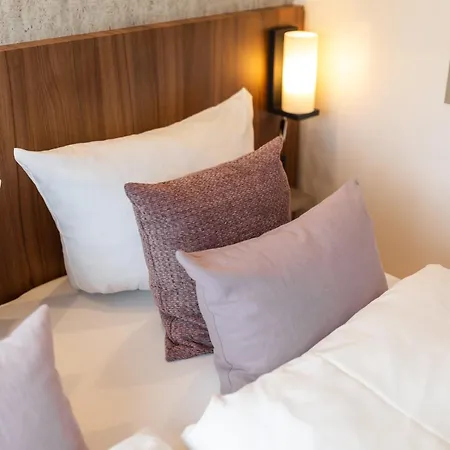 Hausboote Am Lankenauer Höft Botel *