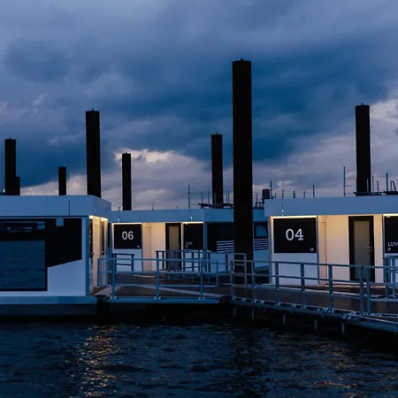 Hausboote Am Lankenauer Hoeft * Bremen