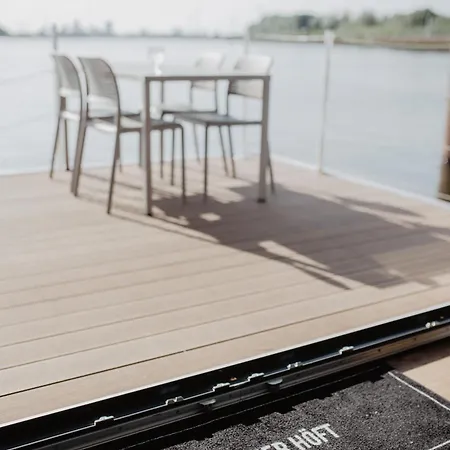 Hausboote Am Lankenauer Hoeft Botel