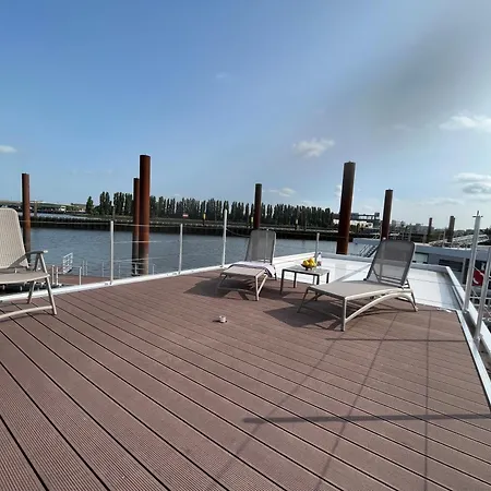 Botel Hausboote Am Lankenauer Hoeft *
