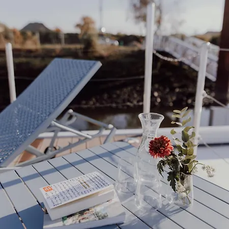 Botel Hausboote Am Lankenauer Hoeft