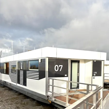 Botel Hausboote Am Lankenauer Hoeft
