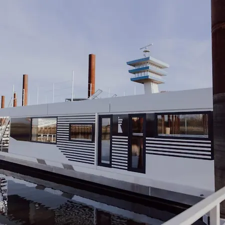 Botel Hausboote Am Lankenauer Hoeft *
