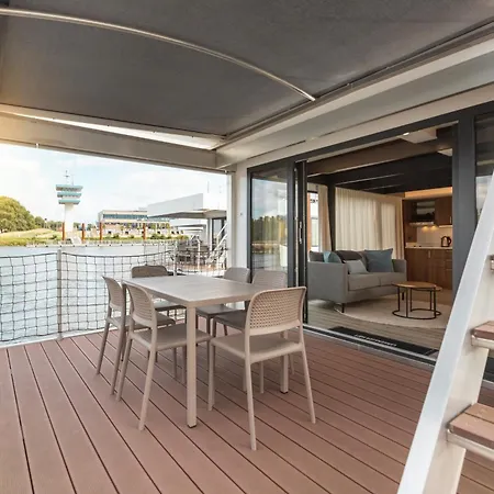 Hausboote Am Lankenauer Höft