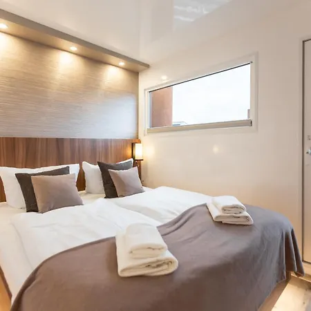 Hausboote Am Lankenauer Hoeft Botel