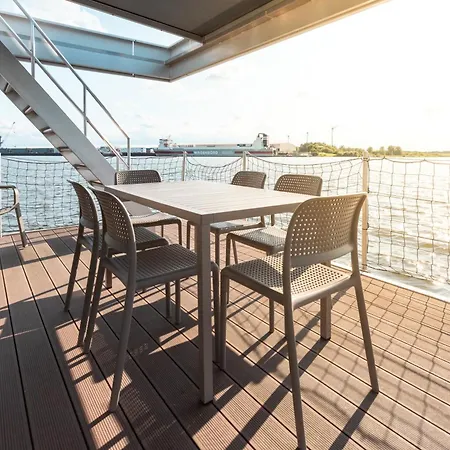 Botel Hausboote Am Lankenauer Höft *
