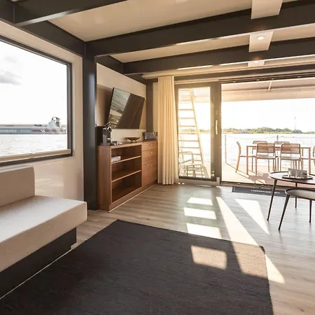 Botel Hausboote Am Lankenauer Höft