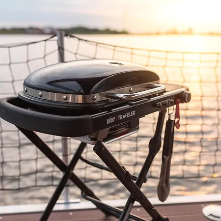 Botel Hausboote Am Lankenauer Hoeft *
