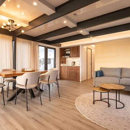 Hausboote Am Lankenauer Hoeft