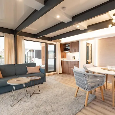 Hausboote Am Lankenauer Hoeft 보트호텔