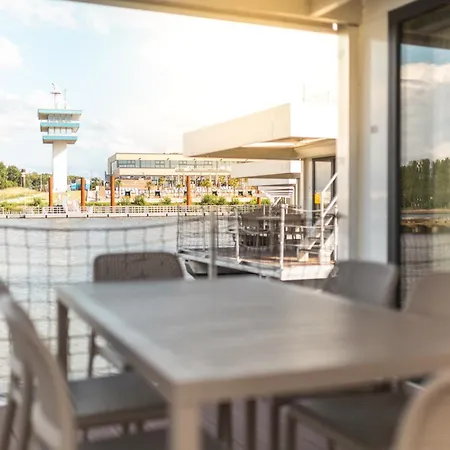 Hausboote Am Lankenauer Hoeft Hotel en barco Brema