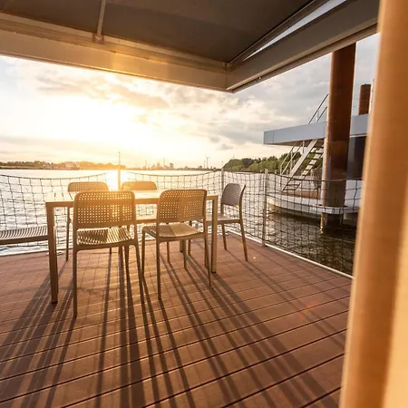 Hausboote Am Lankenauer Hoeft * Brema