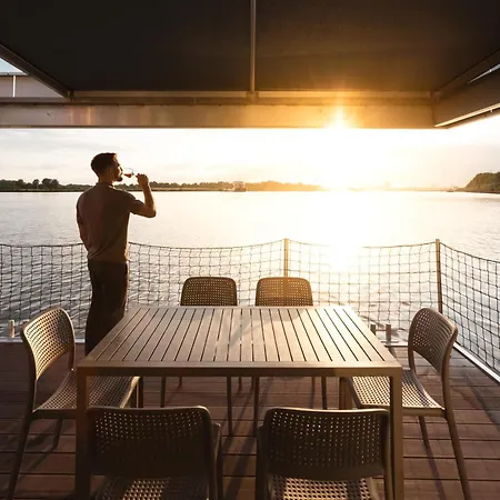 Hotel en barco Hausboote Am Lankenauer Hoeft