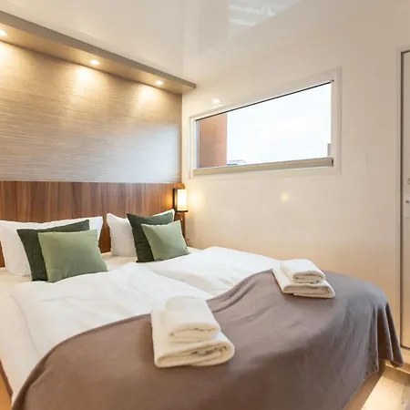 Hotel en barco Hausboote Am Lankenauer Hoeft *