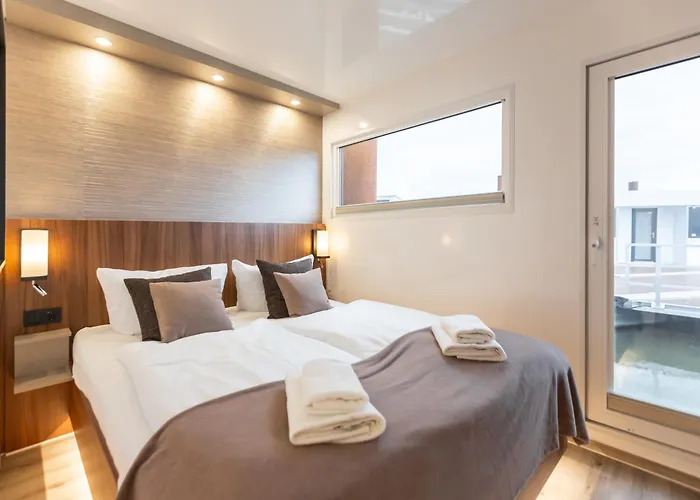 Hausboote Am Lankenauer Hoeft Tekne