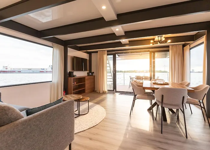 Hausboote Am Lankenauer Hoeft Tekne *