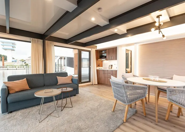 Hausboote Am Lankenauer Hoeft Tekne