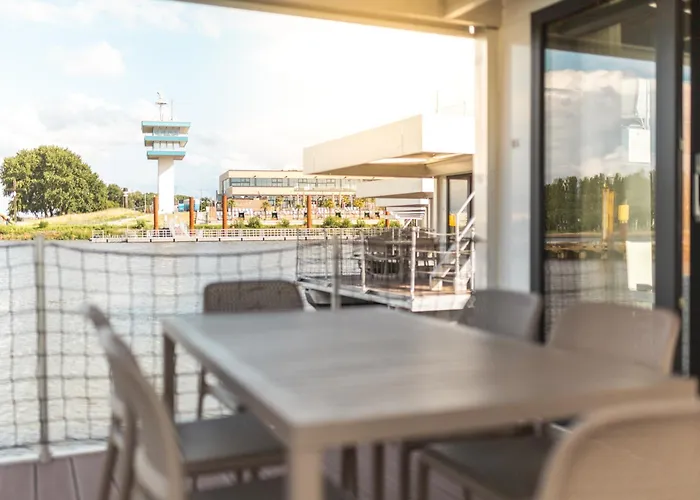 Hausboote Am Lankenauer Hoeft Tekne Bremen