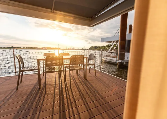 Hausboote Am Lankenauer Hoeft * Brema