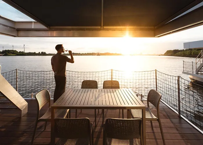 Tekne Hausboote Am Lankenauer Hoeft