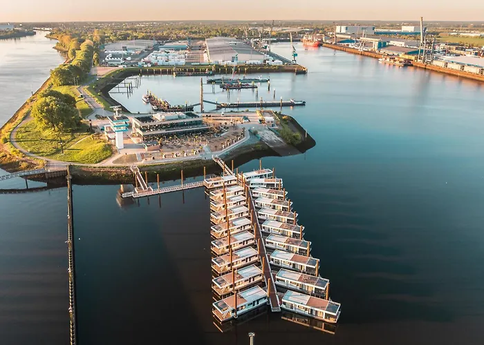 Hausboote Am Lankenauer Hoeft * Bremen